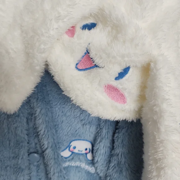 NEW Cinnamon Roll Hooded Robe - Picture 5 of 7